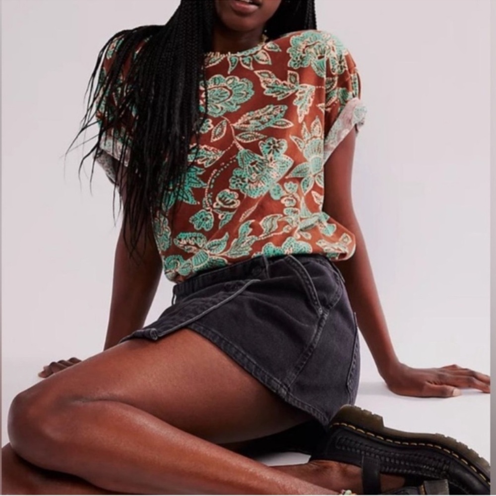 NWOT-FP We the Free Floral Printed Nina Tee